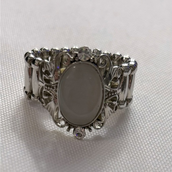 Jewelry - Silver Tone Stretch Ring With Light Colored Stone & 2 Rhinestones Women's OS